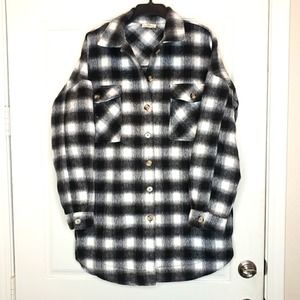 Aaron & Amber plaid flannel shacket jacket with pockets, medium, like new